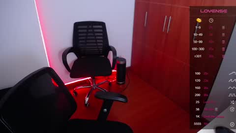 Snapshot of megan_bluee_ chatting on 02/27/25, 02:21 Megan Bluee online show from 02/27/25, 02:21