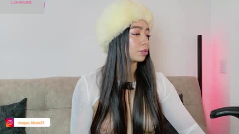 Snapshot of megan_bluee_ chatting on 02/27/26, 03:45 Megan Bluee online show from 02/27/26, 03:45