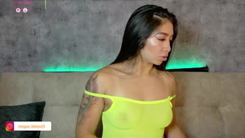 Snapshot of megan_bluee_ chatting on 04/16/26, 11:40 Megan Bluee online show from 04/16/26, 11:40