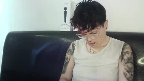 Megan and sophi online show from 02/17/25, 07:21