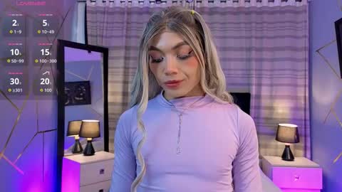 megan do santos online show from 11/26/25, 08:43