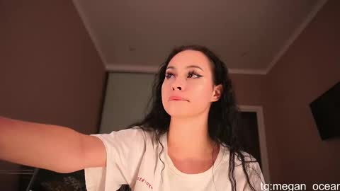 Megan online show from 11/04/25, 05:45