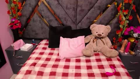 Snapshot of megan_latinn chatting on 01/14/26, 04:07 megan_latinn online show from 01/14/26, 04:07