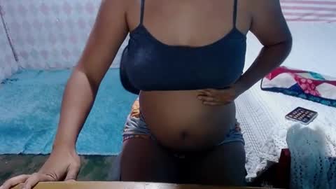 Snapshot of megan_little_ chatting on 02/03/25, 11:05 amanda online show from 02/03/25, 11:05