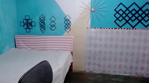 Snapshot of megan_little_ chatting on 02/24/25, 04:04 amanda online show from 02/24/25, 04:04