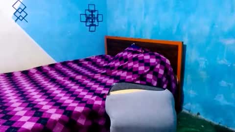 Snapshot of megan_little_ chatting on 10/18/25, 08:09 amanda online show from 10/18/25, 08:09