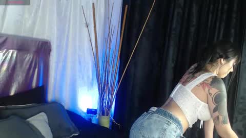 Snapshot of megan_lr chatting on 09/28/25, 01:22 Valentina online show from 09/28/25, 01:22