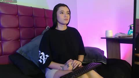 Snapshot of megan_lr chatting on 02/23/26, 01:30 Valentina online show from 02/23/26, 01:30