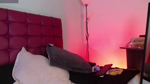 Snapshot of megan_lr chatting on 03/09/26, 01:37 Valentina online show from 03/09/26, 01:37