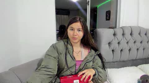 Snapshot of megan_lrq chatting on 12/17/25, 02:50 Megan online show from 12/17/25, 02:50