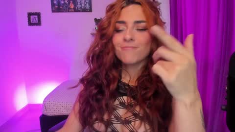 Snapshot of megan_ricci chatting on 02/05/25, 10:33 Laura online show from 02/05/25, 10:33