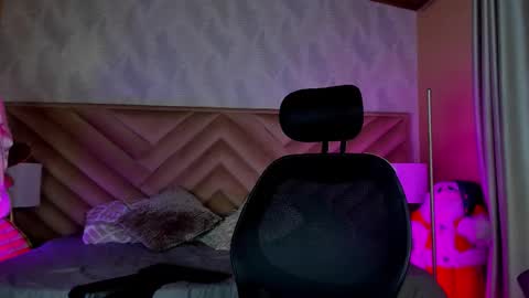 Snapshot of megan_shyne chatting on 12/04/25, 08:23 megan_shyne online show from 12/04/25, 08:23