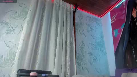 Snapshot of megan_shyne chatting on 12/19/25, 06:31 megan_shyne online show from 12/19/25, 06:31