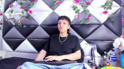 Snapshot of megan_thompsonn_ chatting on 11/30/25, 02:26 megan_thompsonn_ online show from 11/30/25, 02:26