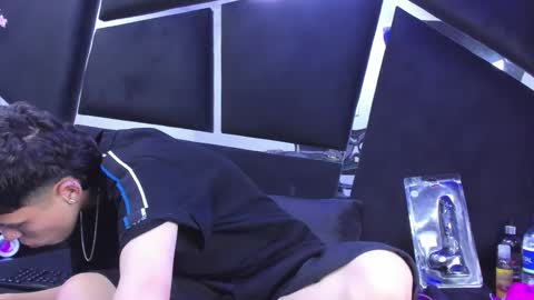 Snapshot of megan_thompsonn_ chatting on 12/18/25, 02:17 megan_thompsonn_ online show from 12/18/25, 02:17