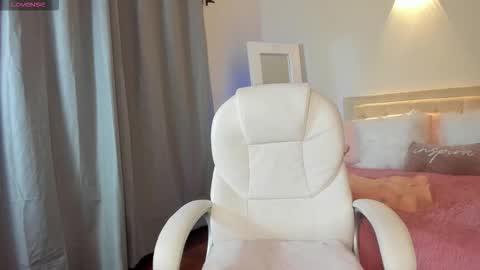 Snapshot of meganconnor_ chatting on 03/15/26, 02:50 Megan online show from 03/15/26, 02:50