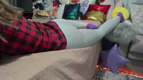 Snapshot of meganfox3325 chatting on 01/18/25, 06:10 Nicki--------- Welcome to my Room online show from 01/18/25, 06:10