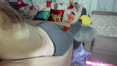 Snapshot of meganfox3325 chatting on 02/25/25, 06:20 Nicki--------- Welcome to my Room online show from 02/25/25, 06:20