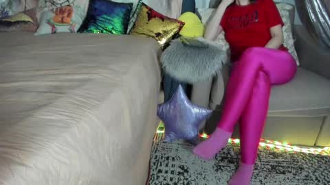 Snapshot of meganfox3325 chatting on 03/04/25, 06:29 Nicki--------- Welcome to my Room online show from 03/04/25, 06:29