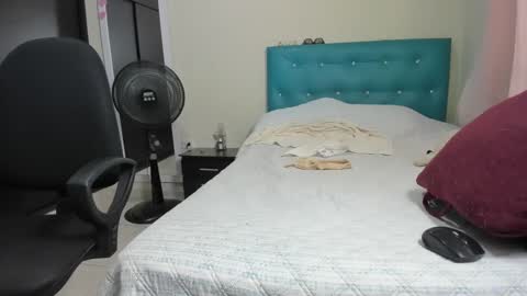 megan        online show from 09/19/25, 07:47