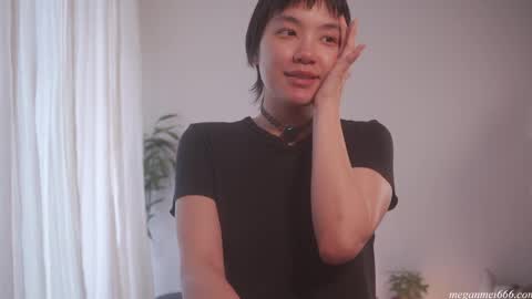 Snapshot of meganmei666 chatting on 05/06/26, 05:51 for more 3 online show from 05/06/26, 05:51