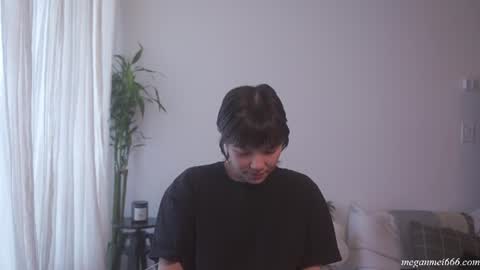 Snapshot of meganmei666 chatting on 06/25/26, 04:00 for more 3 online show from 06/25/26, 04:00