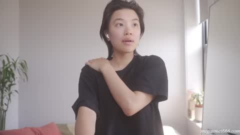 Snapshot of meganmei666 chatting on 07/25/26, 04:15 for more 3 online show from 07/25/26, 04:15