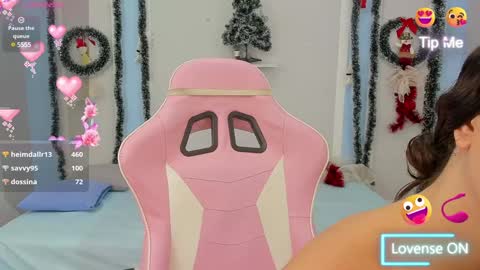 Snapshot of meganqueen2 chatting on 12/22/24, 08:14 Megan Queen online show from 12/22/24, 08:14