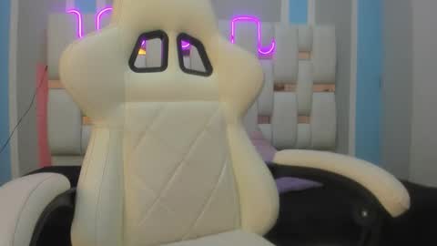 Snapshot of meganqueen2 chatting on 01/09/26, 12:30 Megan Queen online show from 01/09/26, 12:30