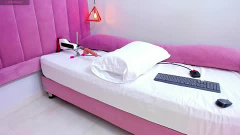 Megan  online show from 10/04/25, 08:18