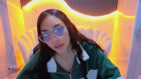 Snapshot of meganyin_b chatting on 12/15/25, 08:02 Megan online show from 12/15/25, 08:02