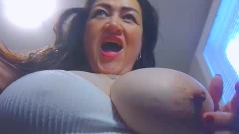 Snapshot of megatitsxx chatting on 10/01/25, 05:41 SHAROLD online show from 10/01/25, 05:41