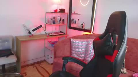 Snapshot of meggan_greey chatting on 07/12/26, 11:18 Your best slave online show from 07/12/26, 11:18
