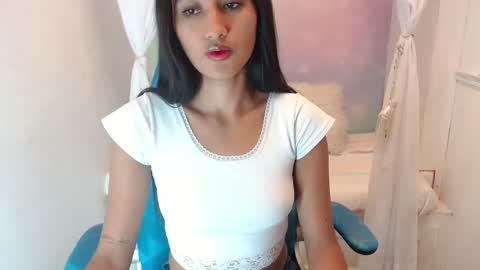 Snapshot of meggan_james chatting on 12/03/25, 11:52 M E G A N N online show from 12/03/25, 11:52