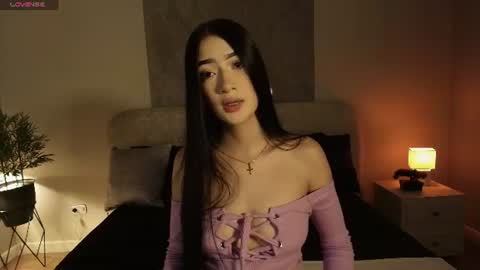 Snapshot of meggan_luxx chatting on 06/19/26, 11:03 MEGGAN LUXX online show from 06/19/26, 11:03