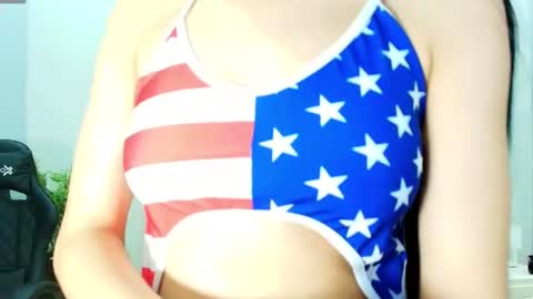 Snapshot of meggan_luxx chatting on 07/04/26, 11:05 MEGGAN LUXX online show from 07/04/26, 11:05
