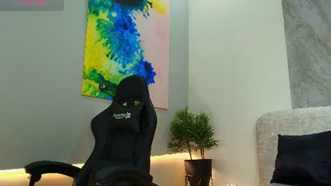 Snapshot of meggan_luxx chatting on 07/28/26, 12:48 MEGGAN LUXX online show from 07/28/26, 12:48