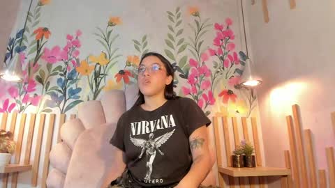 Snapshot of meggy_mae chatting on 05/18/26, 05:19 MEGGY MAE online show from 05/18/26, 05:19