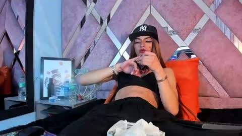 Snapshot of meghanqueen__ chatting on 04/21/26, 05:36 meghanqueen__ online show from 04/21/26, 05:36