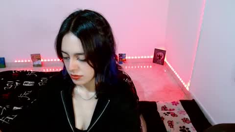 Snapshot of mei04_ chatting on 10/04/25, 02:31 Melissa online show from 10/04/25, 02:31