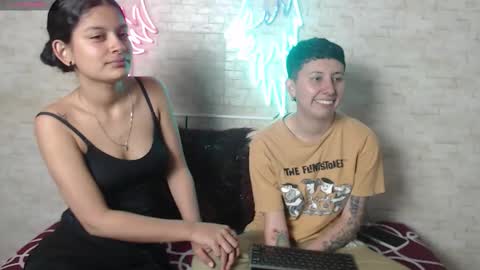 Snapshot of mei_and_gaby chatting on 10/08/25, 04:10 mei and gaby online show from 10/08/25, 04:10