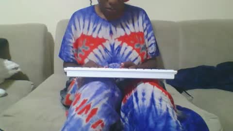 pretty online show from 11/17/25, 07:14