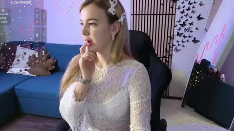 Mel online show from 11/03/25, 02:57