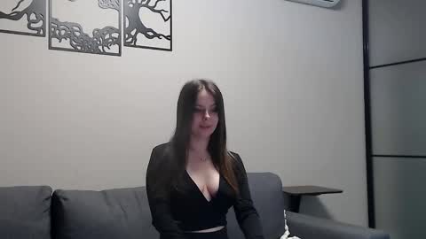 Snapshot of meladams chatting on 01/11/25, 08:10 meladams online show from 01/11/25, 08:10