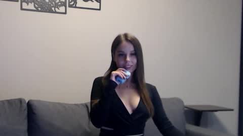 Snapshot of meladams chatting on 09/18/25, 08:33 meladams online show from 09/18/25, 08:33