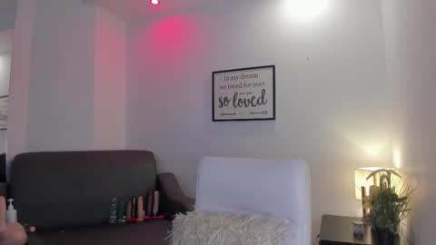 melan_owen online show from 11/30/25, 11:03