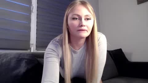Snapshot of melani_a chatting on 01/07/25, 02:19 Melania online show from 01/07/25, 02:19