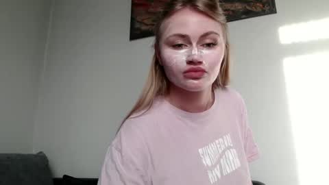 Snapshot of melani_a chatting on 01/28/25, 11:28 Melania online show from 01/28/25, 11:28