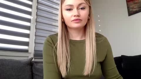 Snapshot of melani_a chatting on 02/09/25, 12:30 Melania online show from 02/09/25, 12:30