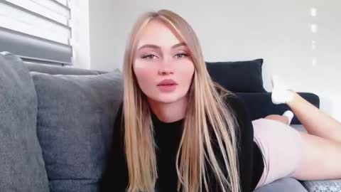 Snapshot of melani_a chatting on 10/02/25, 02:13 Melania online show from 10/02/25, 02:13